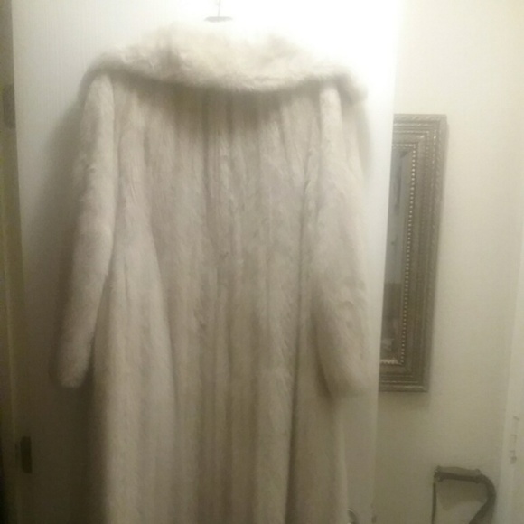 100% Genuine mink trench coat - Picture 2 of 2